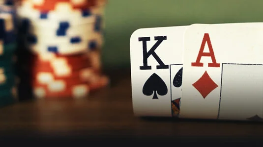 Rejoignez une partie de Hold'em, la variante classique du poker qui combine compétence et chance. Pariez, bluffer et gagnez gros dans ce jeu de cartes excitant.